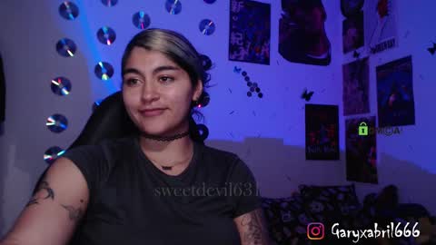 Snapshot of sweetdevil631 chatting on February 19, 1:08 am Abril online show from February 19, 1:08 am
