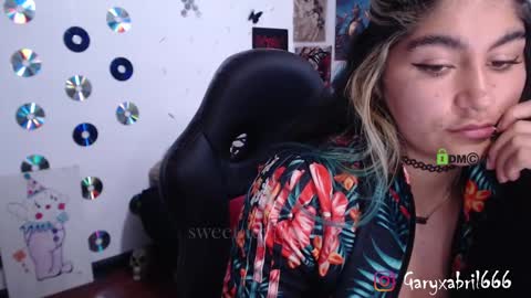 Snapshot of sweetdevil631 chatting on March 9, 6:43 pm Abril online show from March 9, 6:43 pm