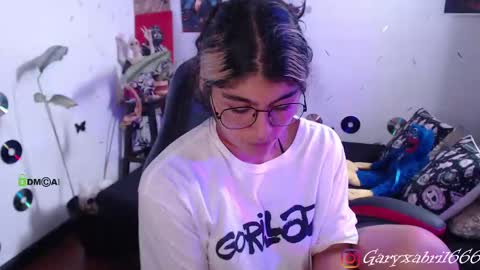 Snapshot of sweetdevil631 chatting on December 10, 7:11 pm Abril online show from December 10, 7:11 pm