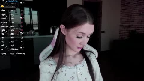 Snapshot of sweetiebones chatting on February 7, 3:34 am bratty gf online show from February 7, 3:34 am