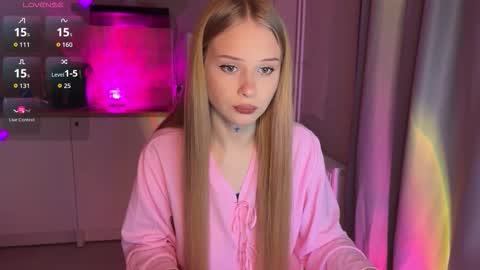 sweetie Lisa3 online show from March 3, 7:31 pm