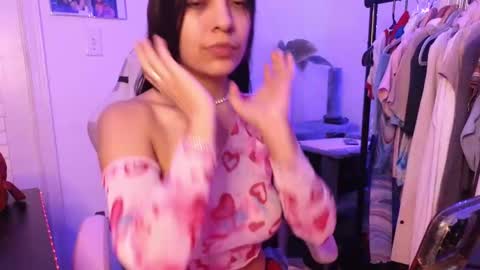 Snapshot of sweetieslikebutter chatting on September 30, 7:08 pm Blu Sweets online show from September 30, 7:08 pm