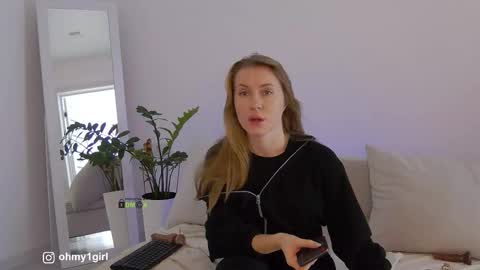 SweetKira1 online show from February 27, 10:15 am