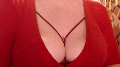 Snapshot of sweetli_angel chatting on October 12, 1:41 am sweetli_angel online show from October 12, 1:41 am