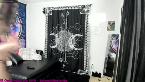 Sweetlilraven online show from February 8, 2:36 am