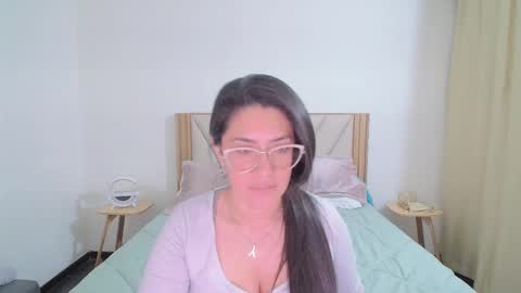 sweetnatashaa online show from December 3, 3:42 am