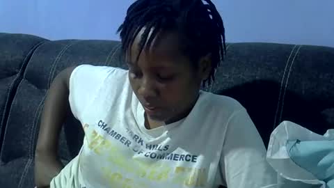 Snapshot of sweetqueen20 chatting on September 21, 1:48 am queen online show from September 21, 1:48 am