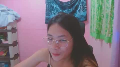 Mia online show from May 11, 2:45 pm