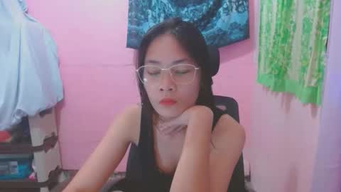 Mia online show from May 14, 12:11 pm