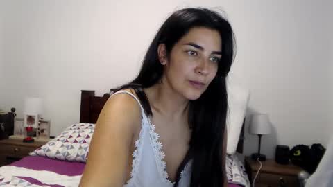 Snapshot of sweetsmile28 chatting on October 8, 10:14 pm Dianis online show from October 8, 10:14 pm
