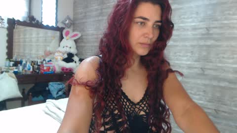 Snapshot of sweetsmile28 chatting on December 19, 4:02 pm Dianis online show from December 19, 4:02 pm
