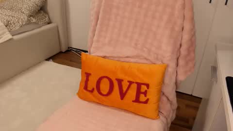 Maya online show from March 10, 3:05 pm