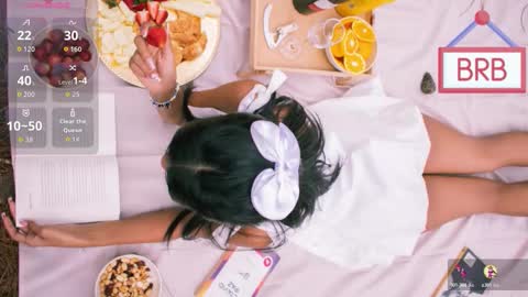 sweetviolet___ online show from October 19, 12:07 pm