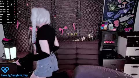 Sylvie online show from January 5, 12:20 am