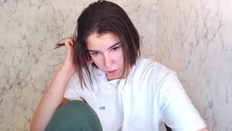 SyrenDixon online show from December 23, 7:34 am