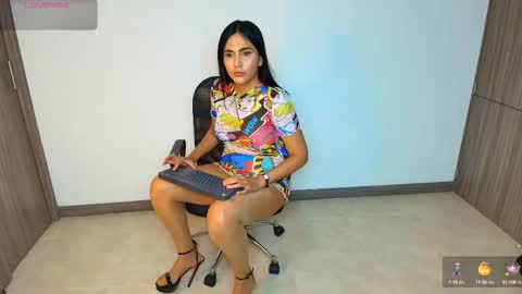 Snapshot of talianaprada_ chatting on October 15, 1:41 am talianaprada_ online show from October 15, 1:41 am
