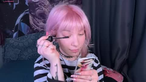 Lola online show from December 18, 7:07 pm