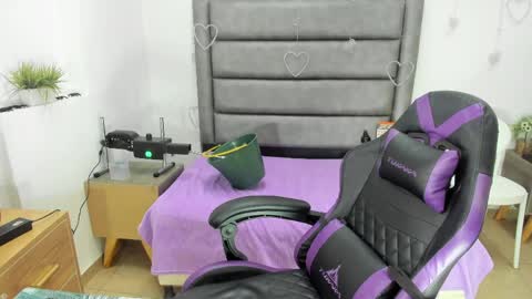 Tania  online show from April 18, 2:41 pm