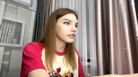 Mia online show from February 28, 9:09 am