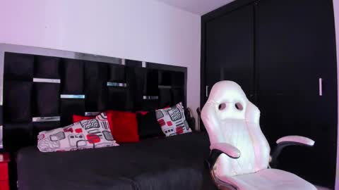 tashasant online show from October 31, 9:08 pm