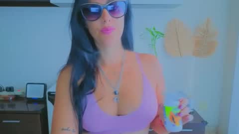 Snapshot of tatiana2224 chatting on October 14, 8:06 am tatiana2224 online show from October 14, 8:06 am