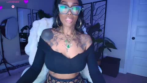 Tatted Queen online show from May 4, 9:07 pm