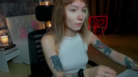 Snapshot of tattoo_artbaby chatting on October 17, 2:04 am tattoo_artbaby online show from October 17, 2:04 am