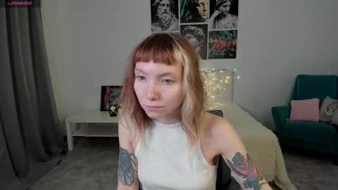 Snapshot of tattoo_artbaby chatting on September 15, 1:25 am tattoo_artbaby online show from September 15, 1:25 am
