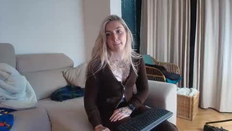 tattoobbgirl online show from January 15, 4:13 pm