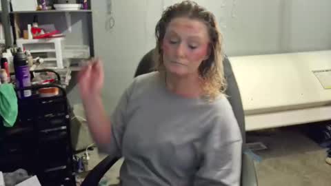 Lisa Lovely online show from February 10, 11:15 am