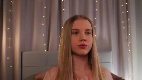 Taya online show from May 17, 4:50 pm