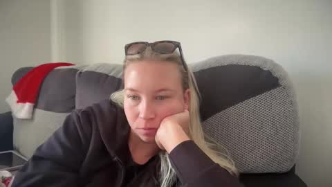 taylorlovett online show from December 5, 11:55 am