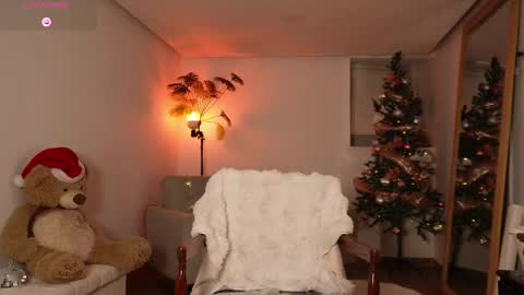 Snapshot of taylormich1 chatting on December 2, 6:41 pm taylormichell online show from December 2, 6:41 pm