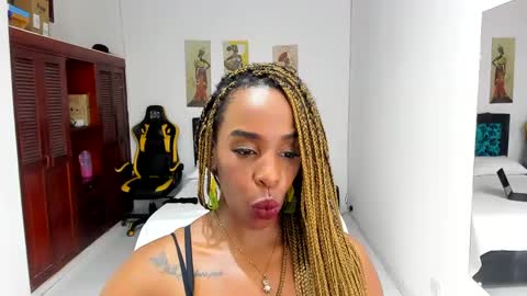 Snapshot of taylorslims chatting on January 15, 8:26 pm taylorslims online show from January 15, 8:26 pm