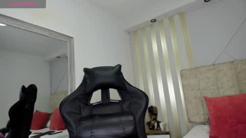 Snapshot of tayra_pradit chatting on December 18, 8:03 pm tayra online show from December 18, 8:03 pm