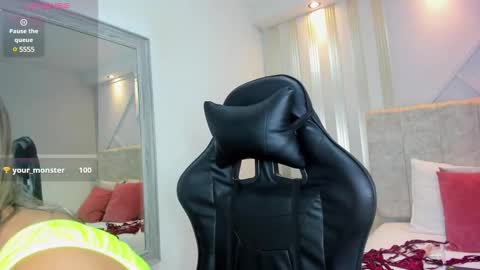 Snapshot of tayra_pradit chatting on February 10, 8:21 pm tayra online show from February 10, 8:21 pm