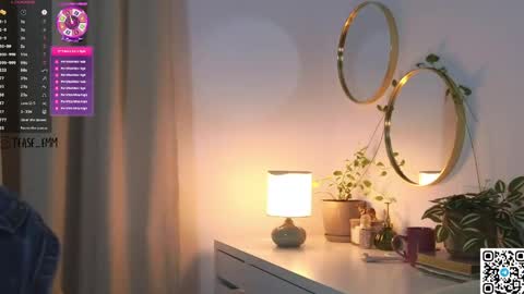 Em online show from March 6, 9:32 pm