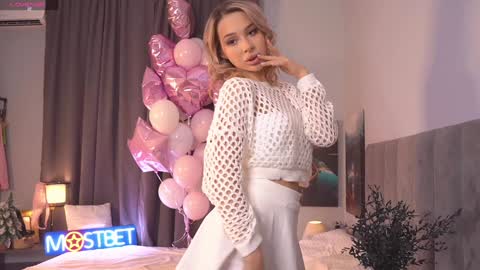 Tella online show from December 12, 8:03 am