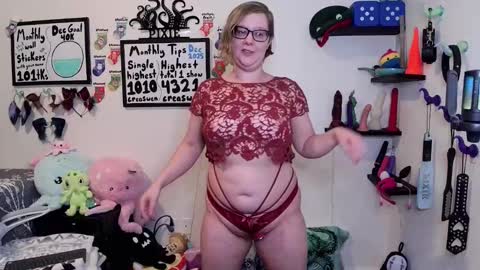 Pixie Pix or Pickle online show from December 15, 11:10 pm