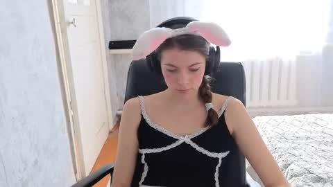 Anny Simpson online show from September 18, 8:57 am