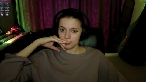 Anny Simpson online show from April 2, 9:01 pm