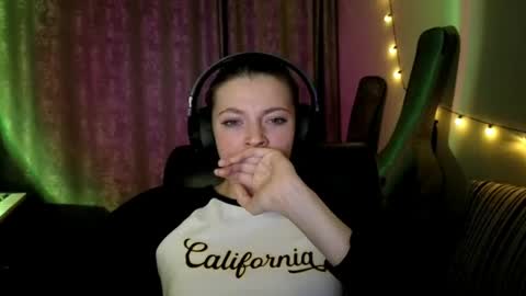 Anny Simpson online show from March 13, 6:09 pm