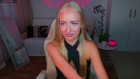 TessaHamilton online show from June 25, 2:29 pm