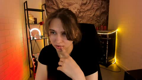 Tessa online show from May 25, 9:19 am