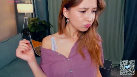 Snapshot of tessiekhanponaphan chatting on October 5, 5:51 pm Cindy online show from October 5, 5:51 pm