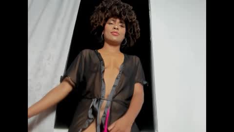 thaimy_ online show from November 2, 12:36 am