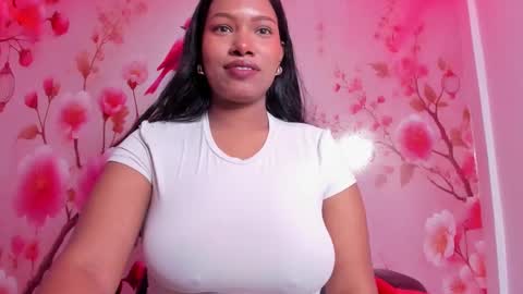 Snapshot of thais_waldrof chatting on February 6, 2:11 am Andreina online show from February 6, 2:11 am
