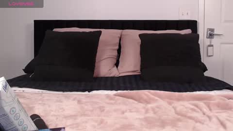 Thatwitch710 online show from September 19, 2:43 am