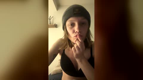 theborderline14 online show from February 8, 9:13 am