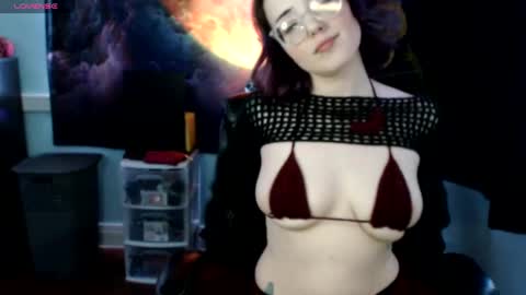 Snapshot of thedaisymoon chatting on February 26, 4:19 am thedaisymoon online show from February 26, 4:19 am